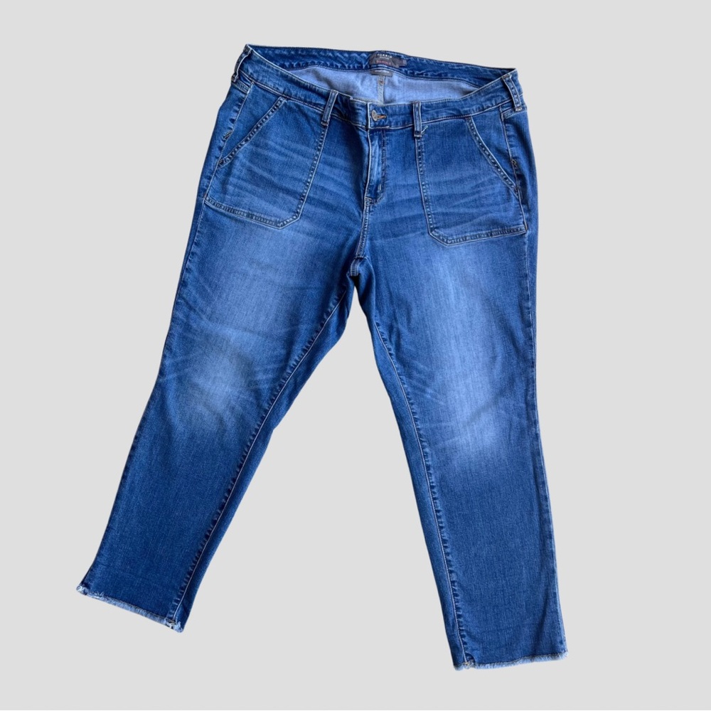 Torrid Cropped Boyfriend Jeans Vintage Stretch size 18